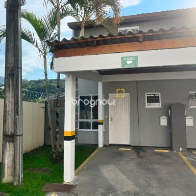 Casa com 62m², 2 quartos, 1 garagem, no bairro Sertão do Maruim em São José