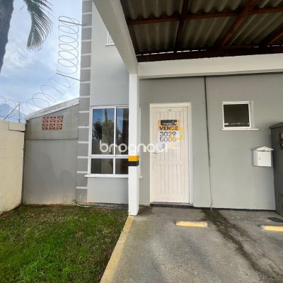 Casa com 62m², 2 quartos, 1 garagem, no bairro Sertão do Maruim em São José