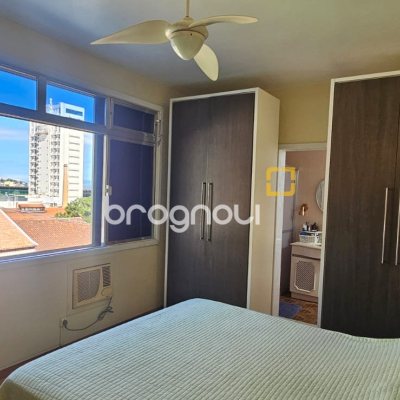 Apartamento com 154m², 3 quartos (sendo 1 suíte), 3 garagens, no bairro Centro em Florianópolis