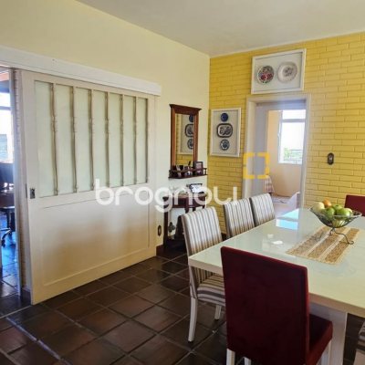 Apartamento com 154m², 3 quartos (sendo 1 suíte), 3 garagens, no bairro Centro em Florianópolis