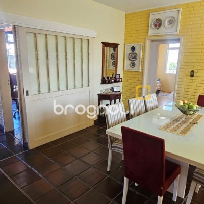 Apartamento com 154m², 3 quartos (sendo 1 suíte), 3 garagens, no bairro Centro em Florianópolis