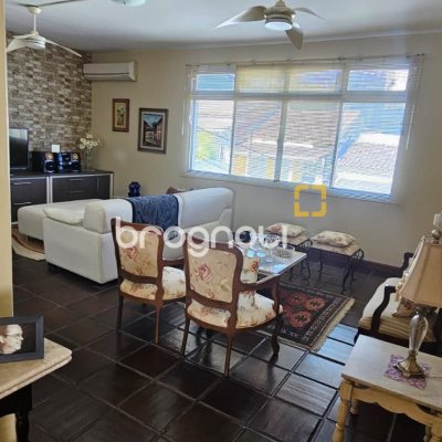 Apartamento com 154m², 3 quartos (sendo 1 suíte), 3 garagens, no bairro Centro em Florianópolis