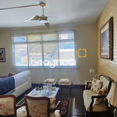 Apartamento com 154m², 3 quartos (sendo 1 suíte), 3 garagens, no bairro Centro em Florianópolis