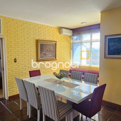 Apartamento com 154m², 3 quartos (sendo 1 suíte), 3 garagens, no bairro Centro em Florianópolis