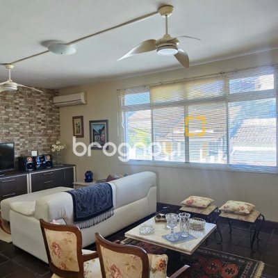 Apartamento com 154m², 3 quartos (sendo 1 suíte), 3 garagens, no bairro Centro em Florianópolis