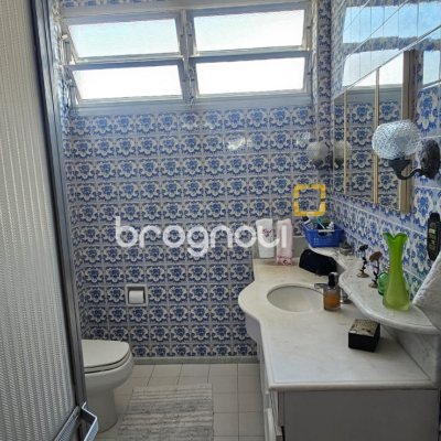 Apartamento com 154m², 3 quartos (sendo 1 suíte), 3 garagens, no bairro Centro em Florianópolis