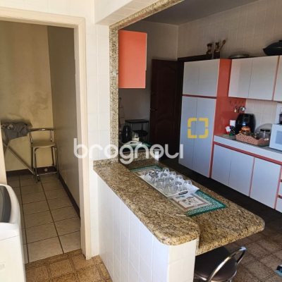 Apartamento com 154m², 3 quartos (sendo 1 suíte), 3 garagens, no bairro Centro em Florianópolis