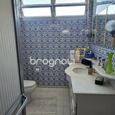Apartamento com 154m², 3 quartos (sendo 1 suíte), 3 garagens, no bairro Centro em Florianópolis