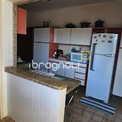 Apartamento com 154m², 3 quartos (sendo 1 suíte), 3 garagens, no bairro Centro em Florianópolis