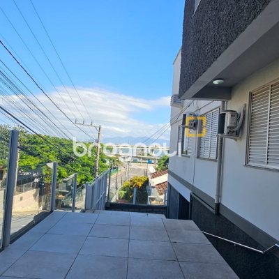 Apartamento com 154m², 3 quartos (sendo 1 suíte), 3 garagens, no bairro Centro em Florianópolis