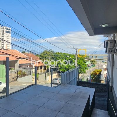 Apartamento com 154m², 3 quartos (sendo 1 suíte), 3 garagens, no bairro Centro em Florianópolis
