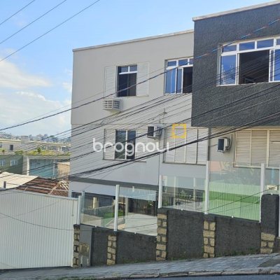 Apartamento com 154m², 3 quartos (sendo 1 suíte), 3 garagens, no bairro Centro em Florianópolis