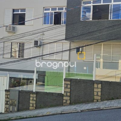 Apartamento com 154m², 3 quartos (sendo 1 suíte), 3 garagens, no bairro Centro em Florianópolis