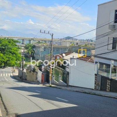 Apartamento com 154m², 3 quartos (sendo 1 suíte), 3 garagens, no bairro Centro em Florianópolis