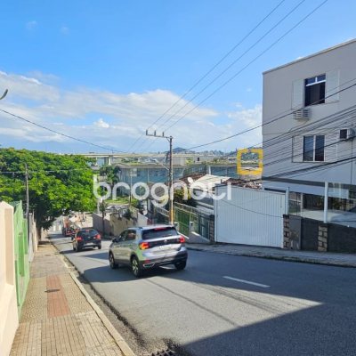 Apartamento com 154m², 3 quartos (sendo 1 suíte), 3 garagens, no bairro Centro em Florianópolis