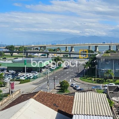 Apartamento com 154m², 3 quartos (sendo 1 suíte), 3 garagens, no bairro Centro em Florianópolis