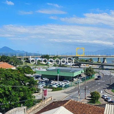 Apartamento com 154m², 3 quartos (sendo 1 suíte), 3 garagens, no bairro Centro em Florianópolis