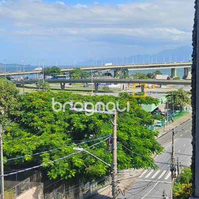 Apartamento com 154m², 3 quartos (sendo 1 suíte), 3 garagens, no bairro Centro em Florianópolis