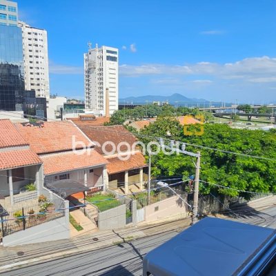 Apartamento com 154m², 3 quartos (sendo 1 suíte), 3 garagens, no bairro Centro em Florianópolis