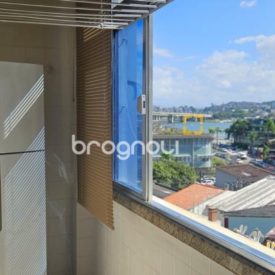 Apartamento com 154m², 3 quartos (sendo 1 suíte), 3 garagens, no bairro Centro em Florianópolis