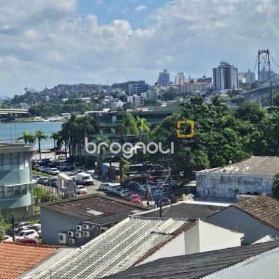 Apartamento com 154m², 3 quartos (sendo 1 suíte), 3 garagens, no bairro Centro em Florianópolis