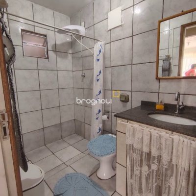 Casa com 86m², 2 quartos (sendo 1 suíte), 3 garagens, no bairro Agronômica em Florianópolis