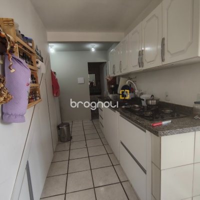 Casa com 86m², 2 quartos (sendo 1 suíte), 3 garagens, no bairro Agronômica em Florianópolis
