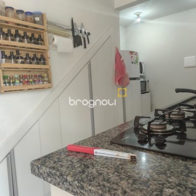 Casa com 86m², 2 quartos (sendo 1 suíte), 3 garagens, no bairro Agronômica em Florianópolis