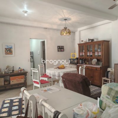 Casa com 86m², 2 quartos (sendo 1 suíte), 3 garagens, no bairro Agronômica em Florianópolis