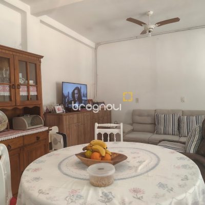 Casa com 86m², 2 quartos (sendo 1 suíte), 3 garagens, no bairro Agronômica em Florianópolis