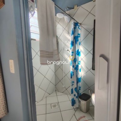 Casa com 86m², 2 quartos (sendo 1 suíte), 3 garagens, no bairro Agronômica em Florianópolis