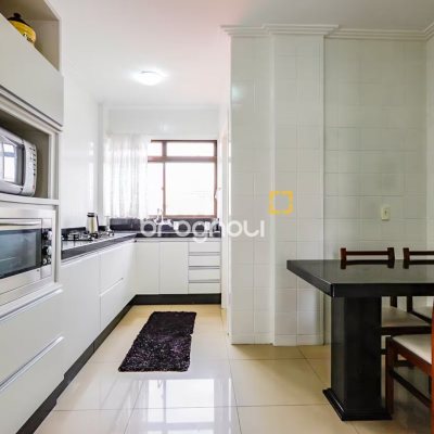 Apartamento com 134m², 5 quartos (sendo 2 suítes), 1 garagem, no bairro Ingleses em Florianópolis