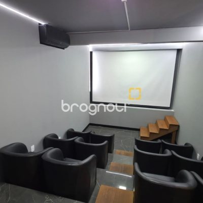 Casa Comercial com 340m², no bairro Estreito em Florianópolis