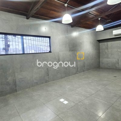 Casa Comercial com 340m², no bairro Estreito em Florianópolis