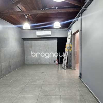 Casa Comercial com 340m², no bairro Estreito em Florianópolis