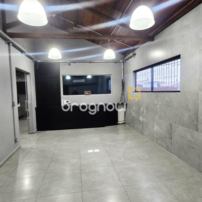 Casa Comercial com 340m², no bairro Estreito em Florianópolis
