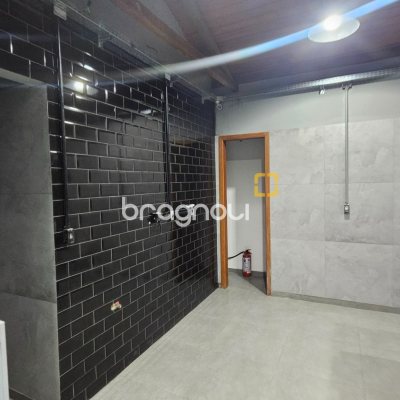 Casa Comercial com 340m², no bairro Estreito em Florianópolis