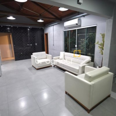 Casa Comercial com 340m², no bairro Estreito em Florianópolis