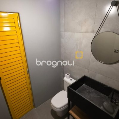 Casa Comercial com 340m², no bairro Estreito em Florianópolis