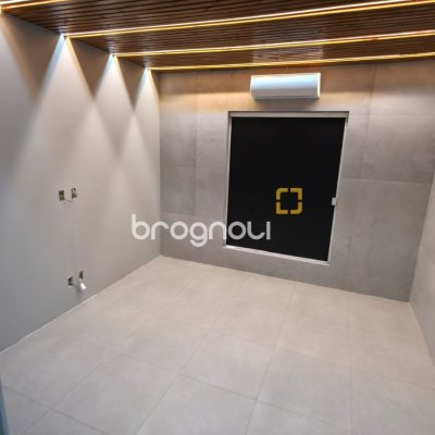Casa Comercial com 340m², no bairro Estreito em Florianópolis