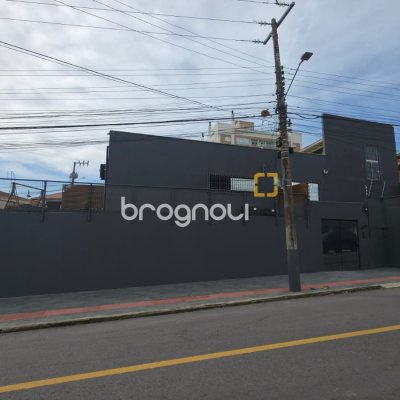 Casa Comercial com 340m², no bairro Estreito em Florianópolis