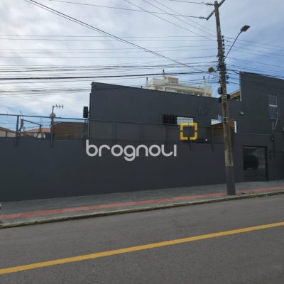 Casa Comercial com 340m², no bairro Estreito em Florianópolis