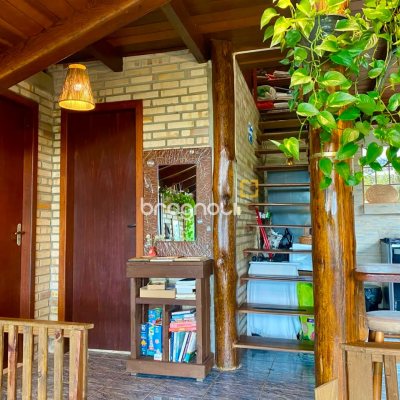 Casa com 250m², 5 quartos (sendo 1 suíte), 3 garagens, no bairro Lagoa da Conceição em Florianópolis