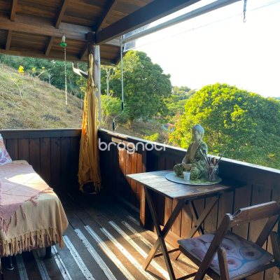 Casa com 250m², 5 quartos (sendo 1 suíte), 3 garagens, no bairro Lagoa da Conceição em Florianópolis