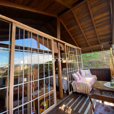 Casa com 250m², 5 quartos (sendo 1 suíte), 3 garagens, no bairro Lagoa da Conceição em Florianópolis