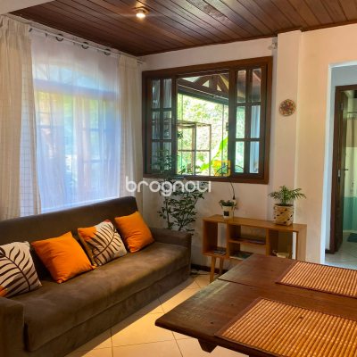 Casa com 250m², 5 quartos (sendo 1 suíte), 3 garagens, no bairro Lagoa da Conceição em Florianópolis