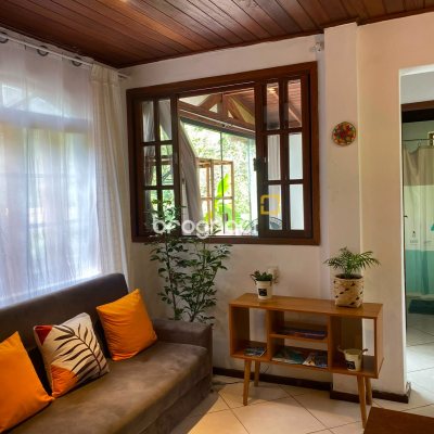 Casa com 250m², 5 quartos (sendo 1 suíte), 3 garagens, no bairro Lagoa da Conceição em Florianópolis