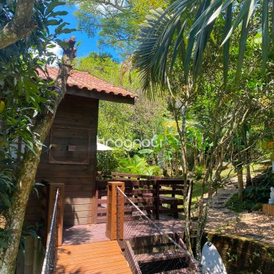 Casa com 250m², 5 quartos (sendo 1 suíte), 3 garagens, no bairro Lagoa da Conceição em Florianópolis