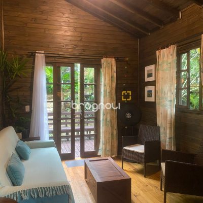 Casa com 250m², 5 quartos (sendo 1 suíte), 3 garagens, no bairro Lagoa da Conceição em Florianópolis