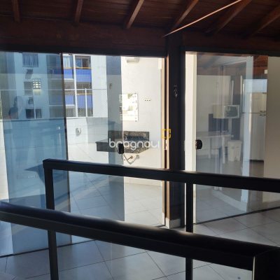 Cobertura com 83m², 3 quartos (sendo 1 suíte), 1 garagem, no bairro Carvoeira em Florianópolis